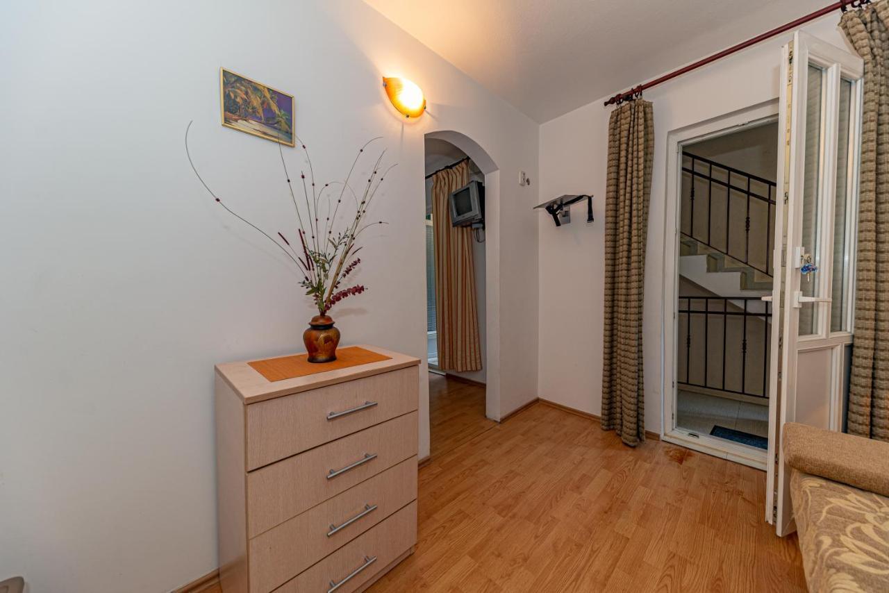 Apartment Knezevic Petrovac 外观 照片