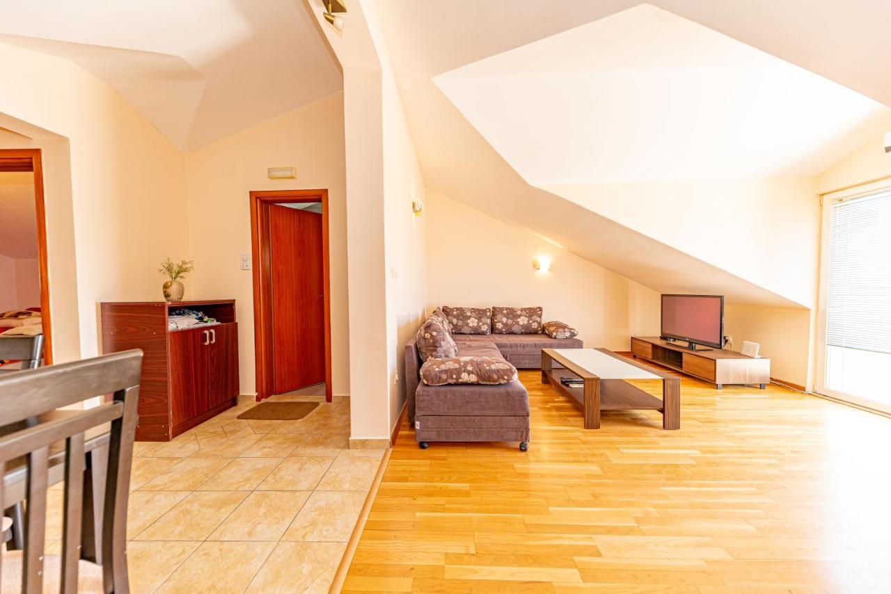 Apartment Knezevic Petrovac 外观 照片