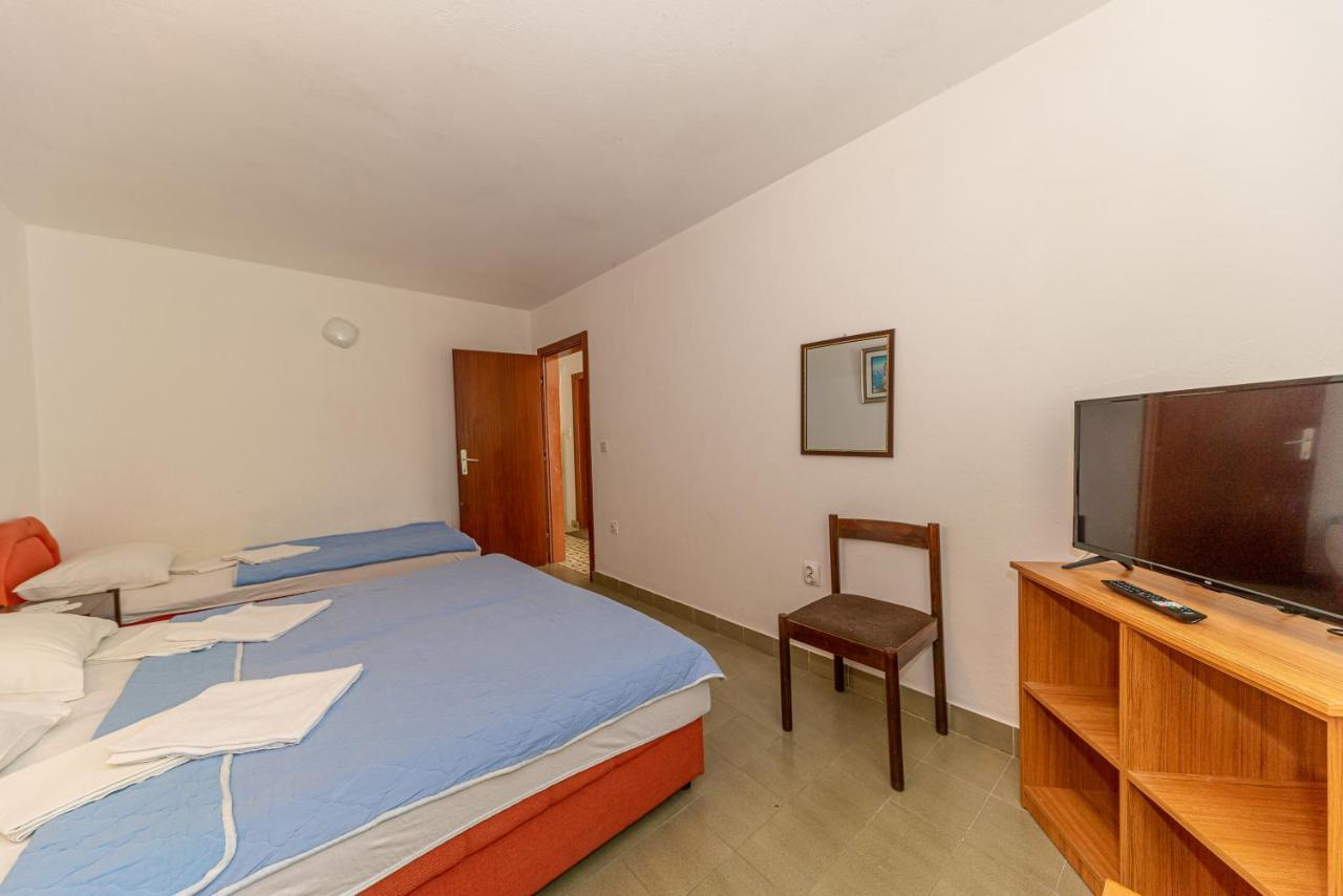 Apartment Knezevic Petrovac 外观 照片